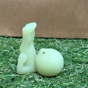 SMISKI with Legs in Air Glow-in-the-Dark figure